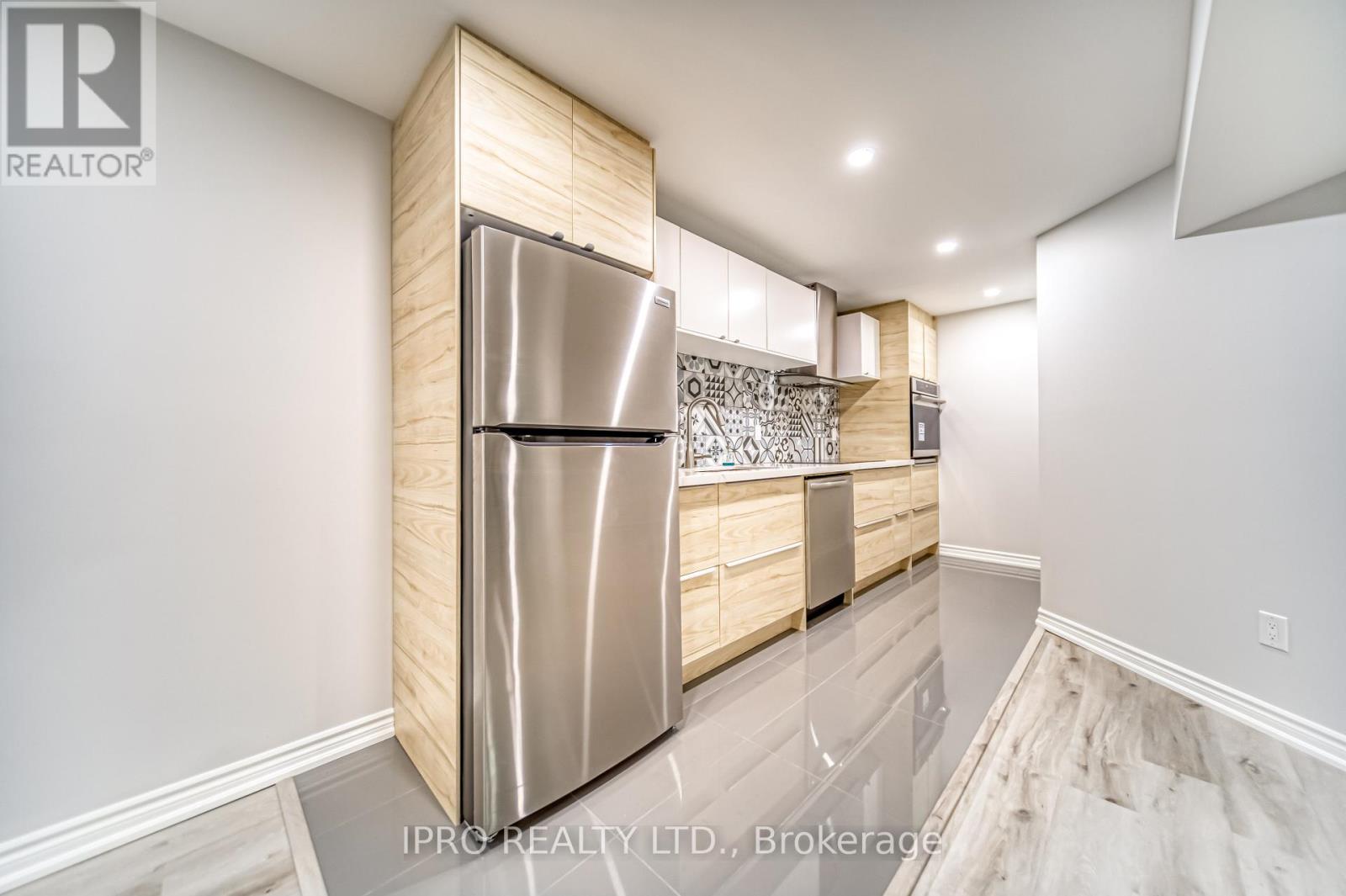 294 Valermo Drive, Toronto (Alderwood), Ontario  M8W 0B6 - Photo 31 - W12034818