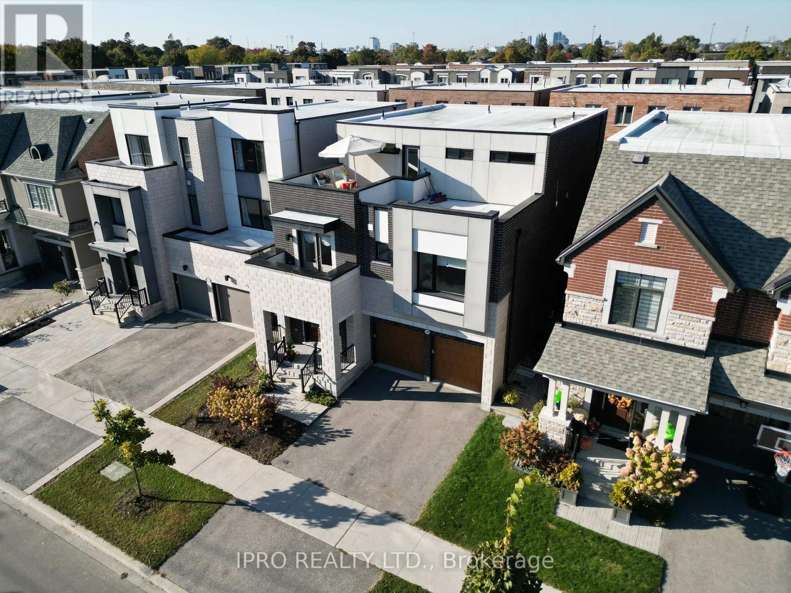 294 Valermo Drive, Toronto (Alderwood), Ontario  M8W 0B6 - Photo 37 - W12034818