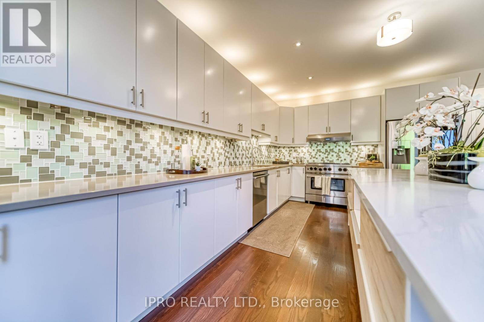294 Valermo Drive, Toronto (Alderwood), Ontario  M8W 0B6 - Photo 9 - W12034818