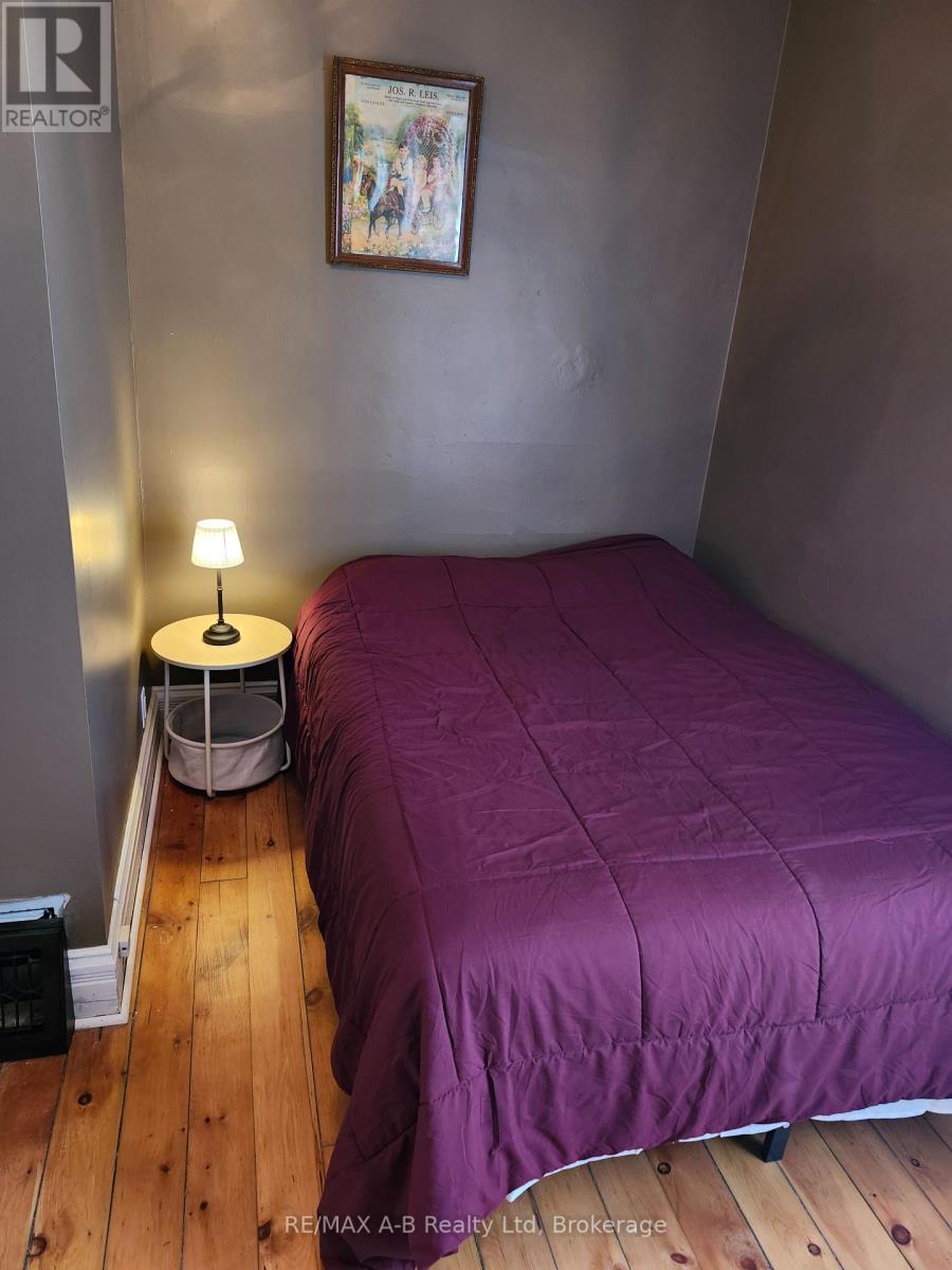 246 Wellington Street, Stratford, Ontario  N5A 2L6 - Photo 10 - X12034892