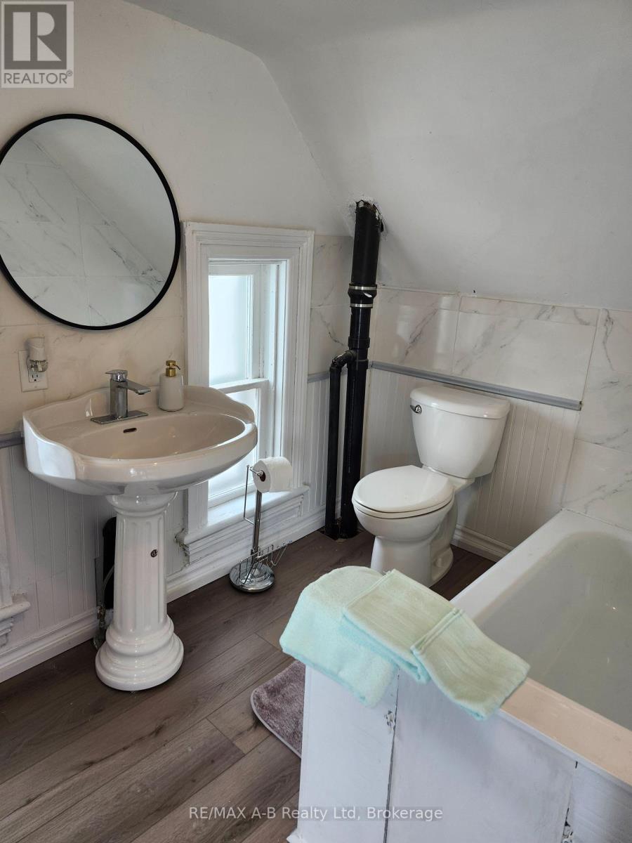 246 Wellington Street, Stratford, Ontario  N5A 2L6 - Photo 15 - X12034892
