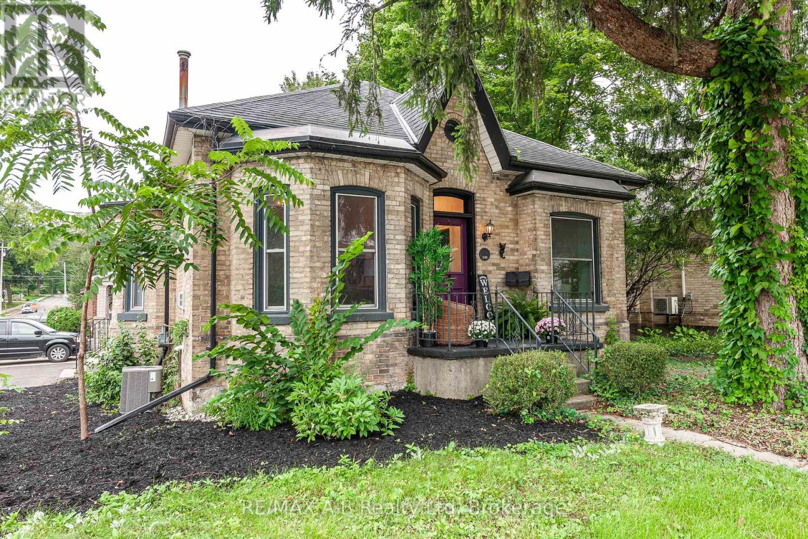 246 Wellington Street, Stratford, Ontario  N5A 2L6 - Photo 2 - X12034892