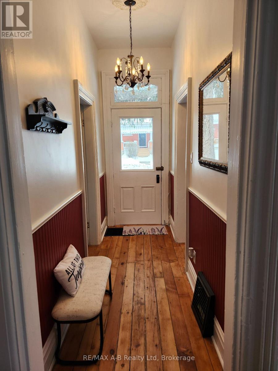246 Wellington Street, Stratford, Ontario  N5A 2L6 - Photo 6 - X12034892