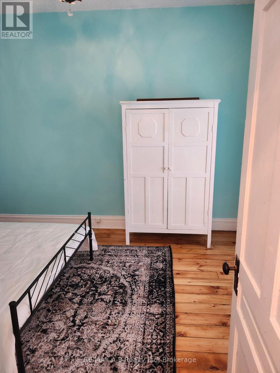 246 Wellington Street, Stratford, Ontario  N5A 2L6 - Photo 8 - X12034892