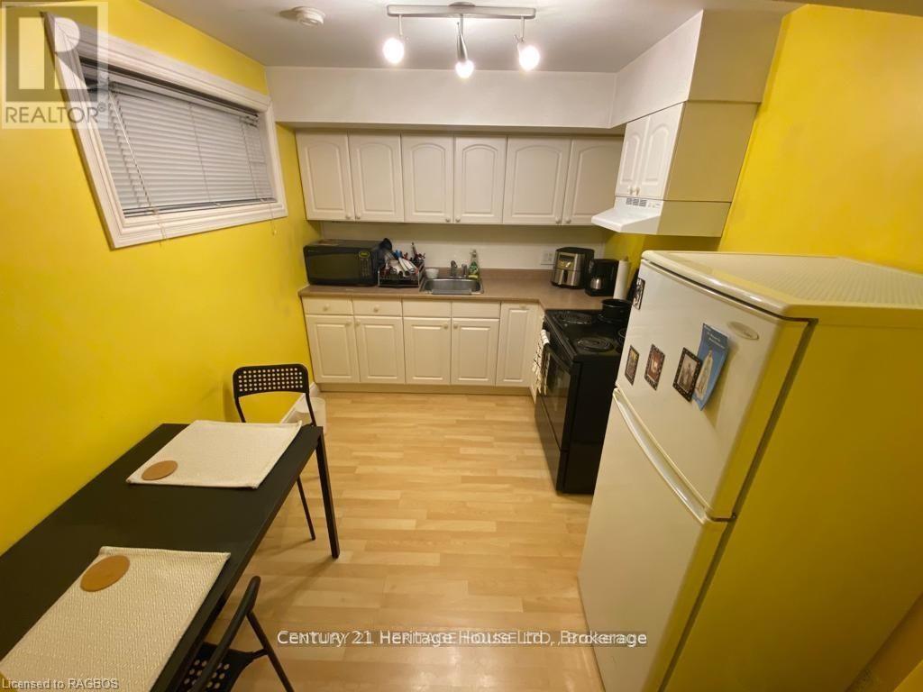 165 Margaret Avenue, Kitchener, Ontario  N2H 4H8 - Photo 8 - X12030816