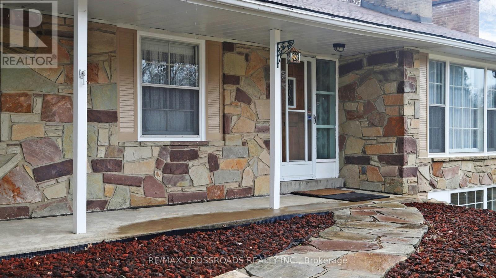 Property at 14 BRIGHTBAY CRESCENT image 3