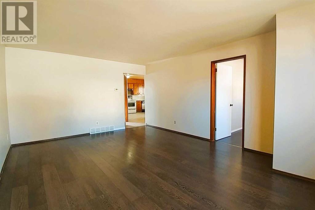 Property at 117 31 Avenue NW image 3