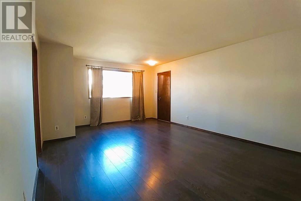 Property at 117 31 Avenue NW image 2