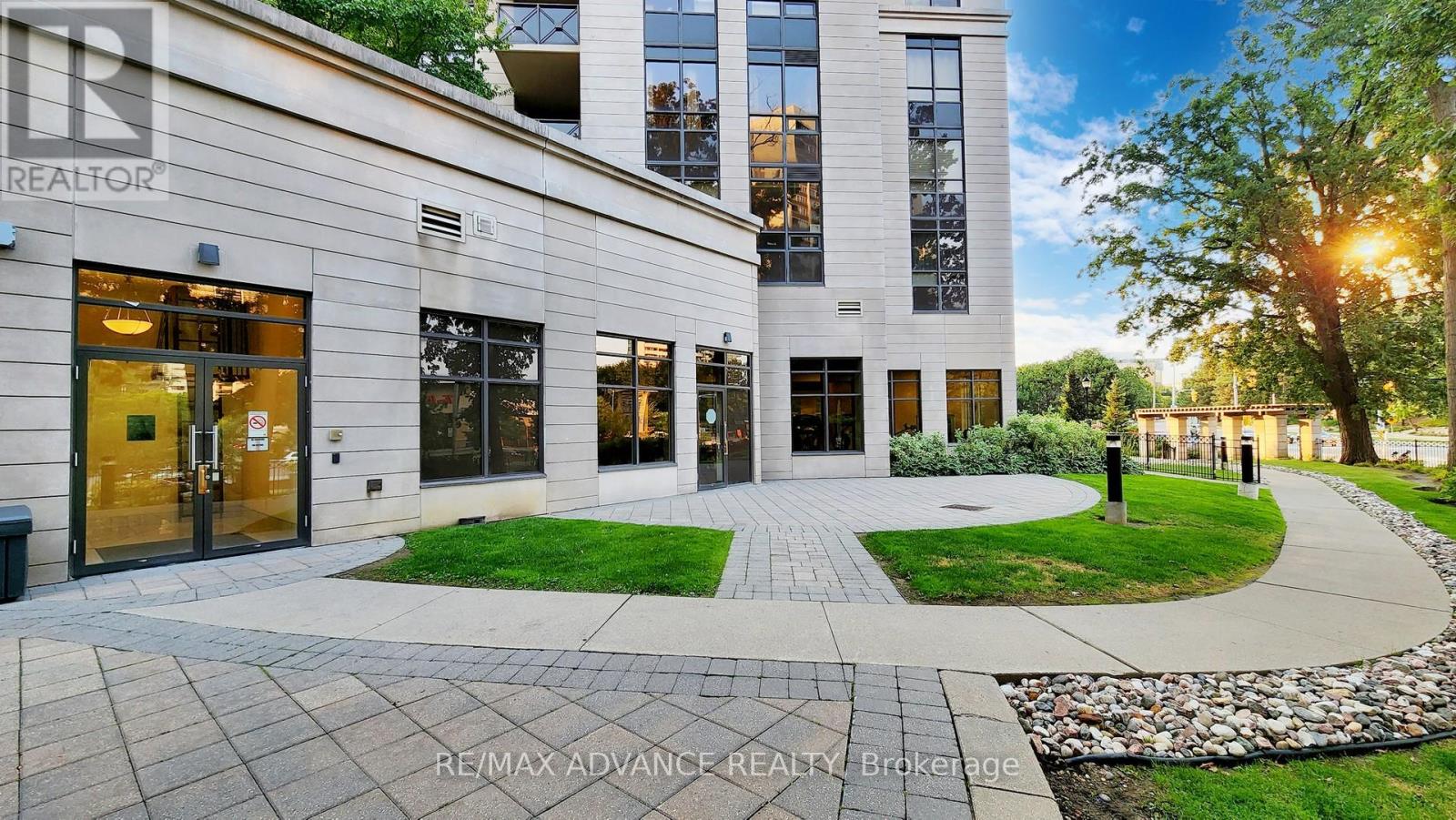 1803 - 133 Wynford Drive, Toronto, Ontario  M3C 0J5 - Photo 2 - C12034963