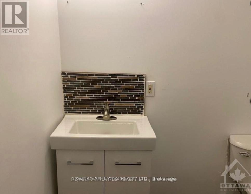 1399 Ellsworth Lane, Ottawa, Ontario  K4P 1N3 - Photo 5 - X12035045