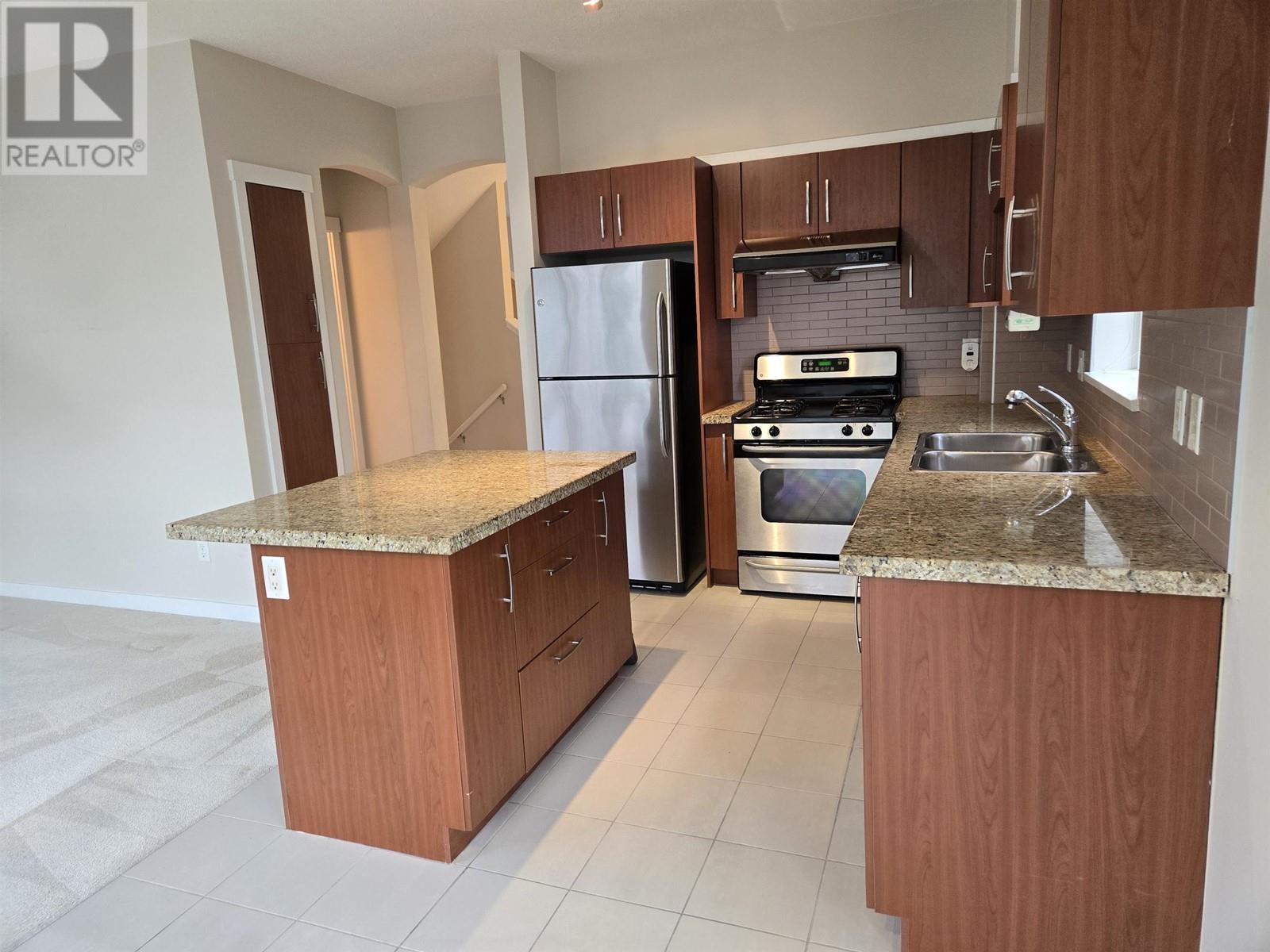 Listing Picture 4 of 27 : 21 9833 KEEFER AVENUE, Richmond / 烈治文 - 魯藝地產 Yvonne Lu Group - MLS Medallion Club Member
