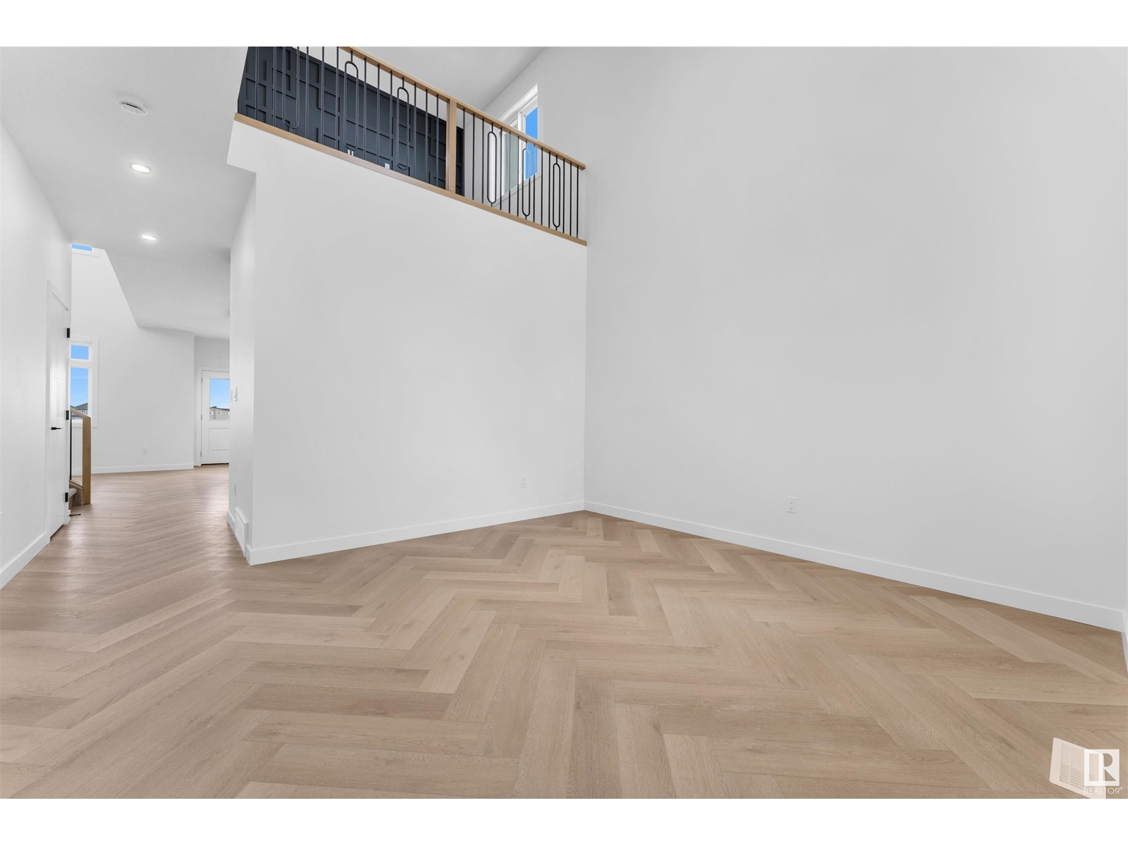 Property at 127 Lilac CR image 4