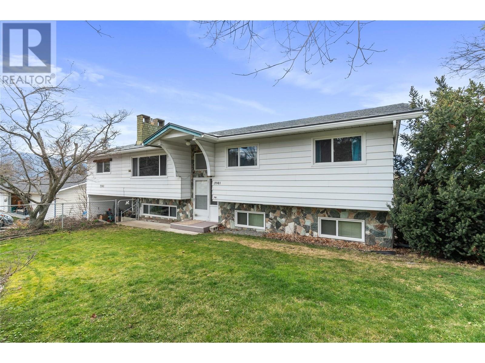 Property at 2981 30 Street NE image 1