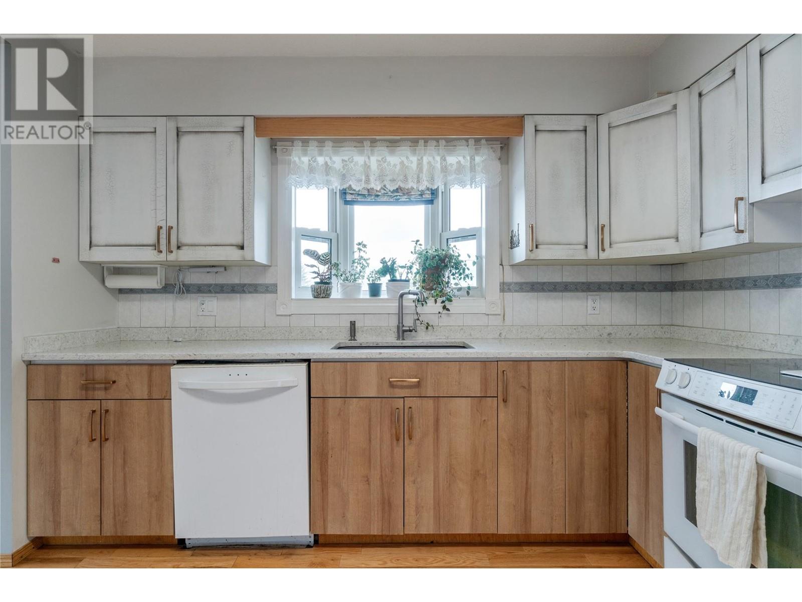 Property at 2981 30 Street NE image 5