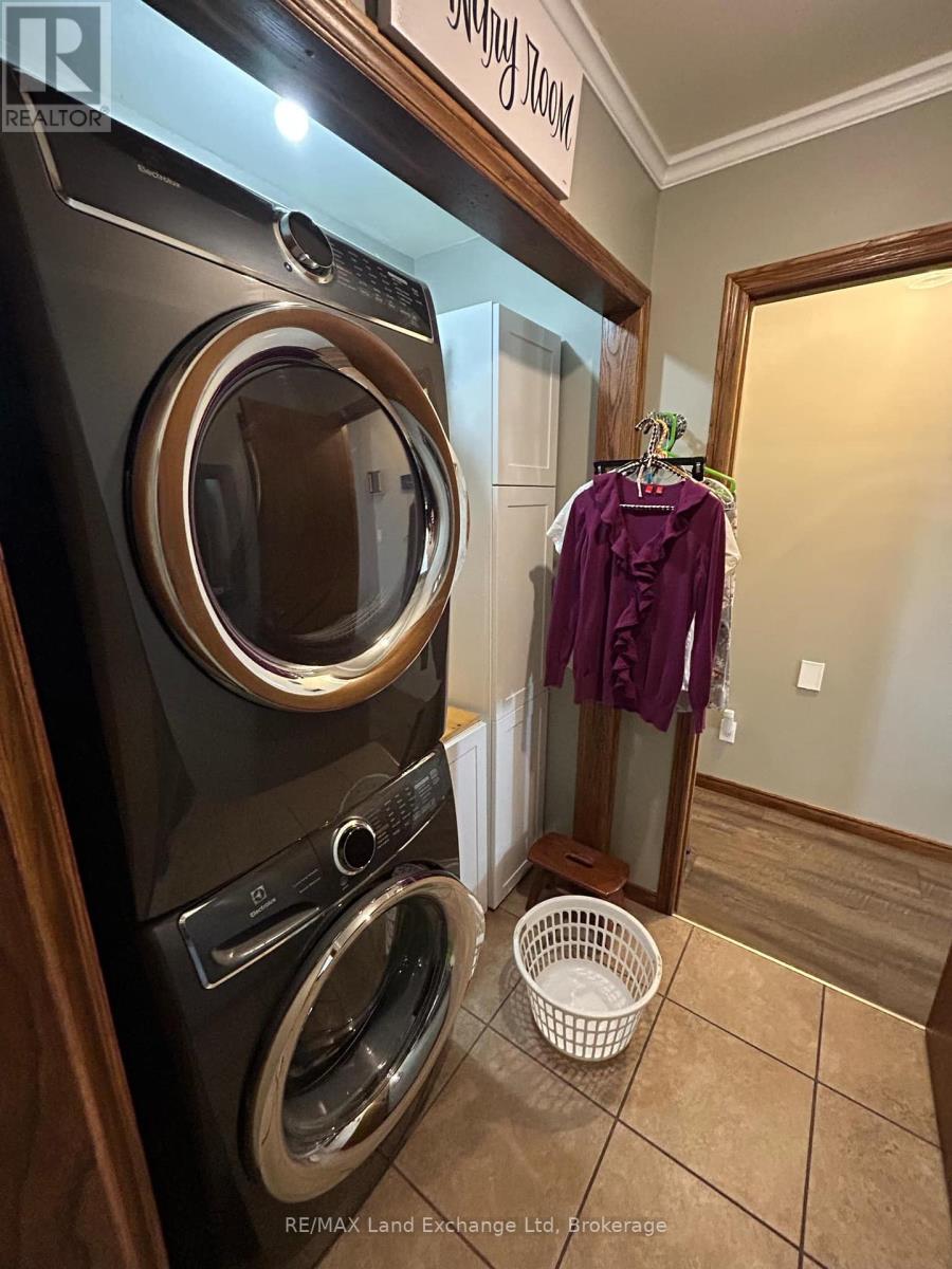 1 Crawford Street, North Huron, Ontario  N0G 2W0 - Photo 25 - X12035127