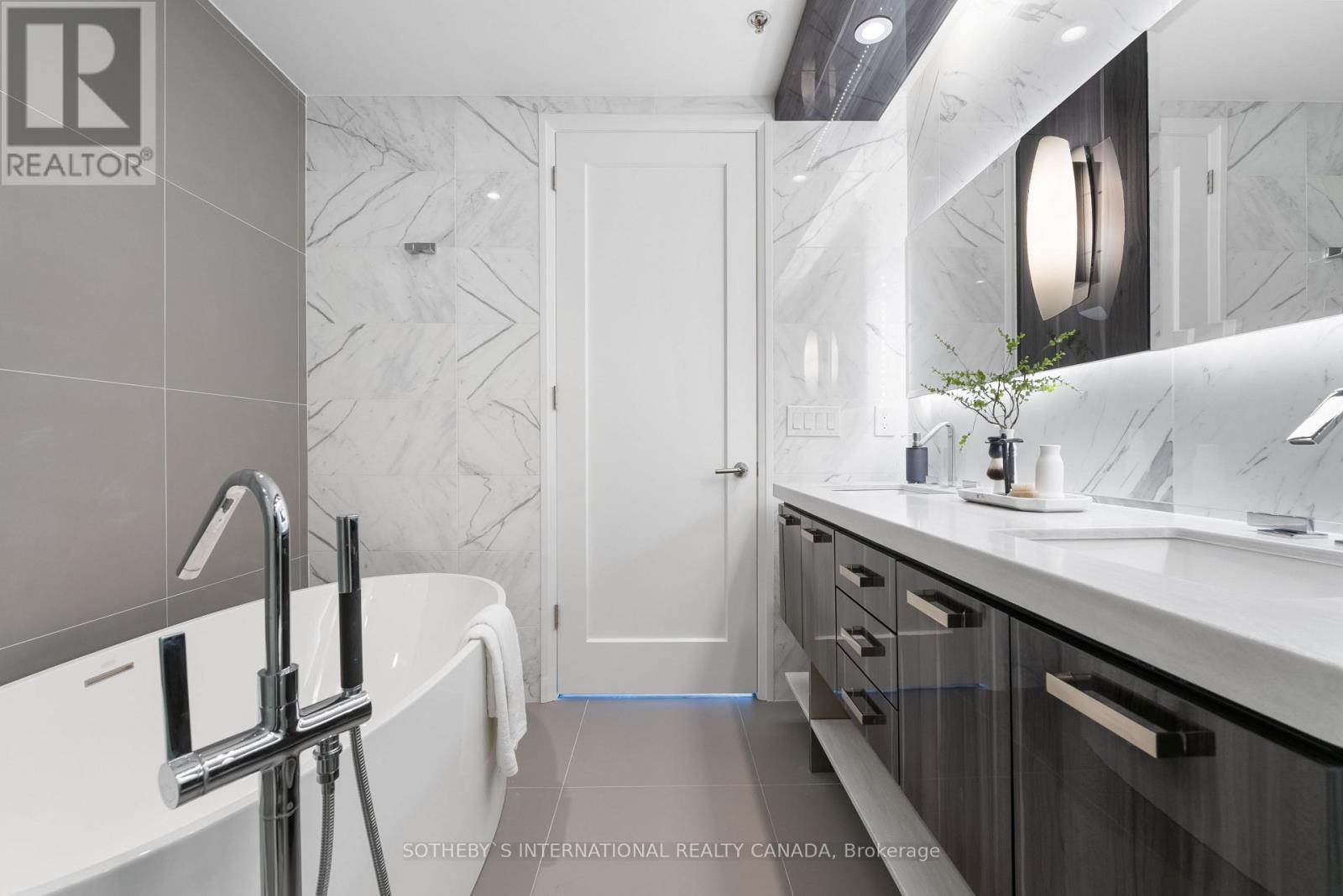 Th 5 - 63 St. Mary Street, Toronto, Ontario  M5S 0A4 - Photo 31 - C12035096