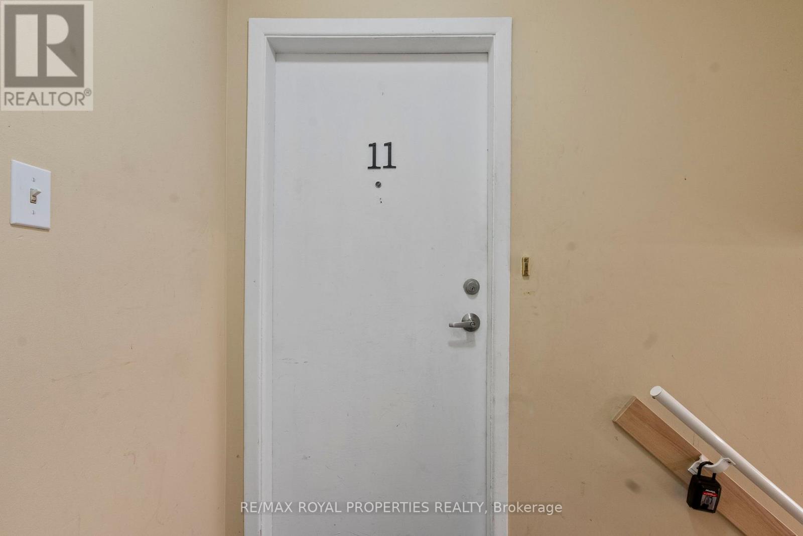 Property at 11 - 730 CEDAR STREET image 5
