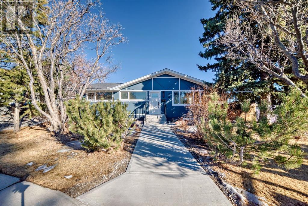 2 Grove Hill Place Sw, Calgary, Alberta  T3E 4G9 - Photo 1 - A2197534