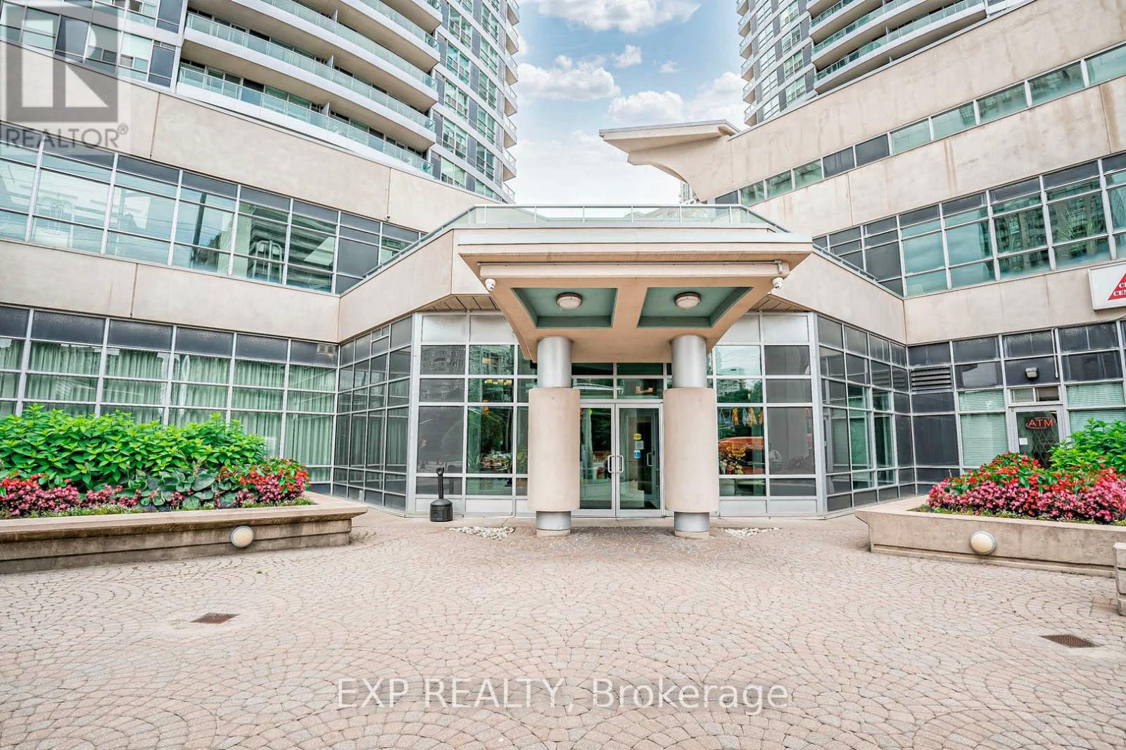 Property at 310 - 33 ELM DRIVE W image 3