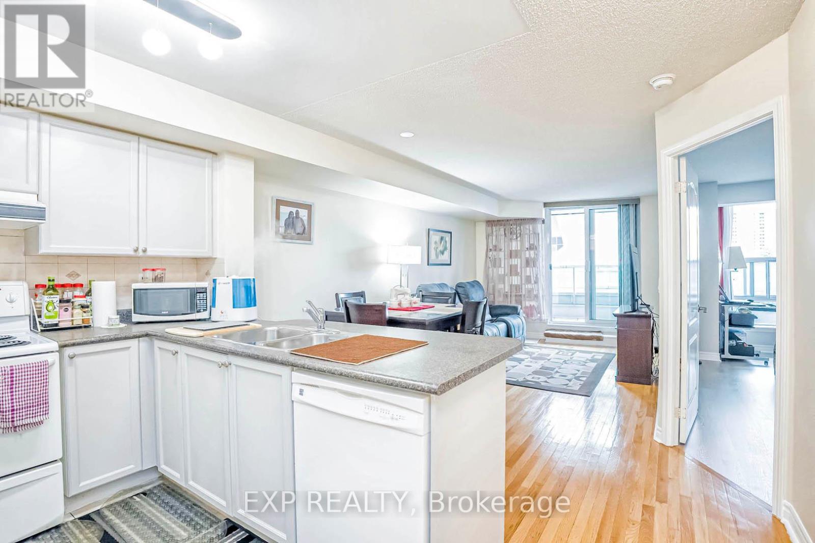 Property at 310 - 33 ELM DRIVE W image 5