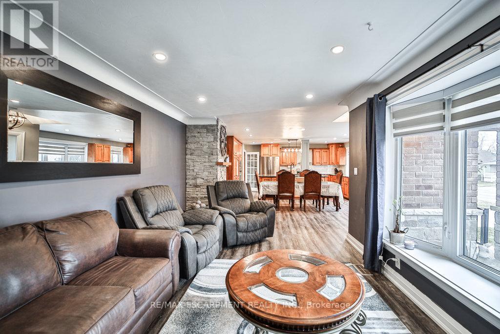 Property at 4182 WILLIAM STREET image 4