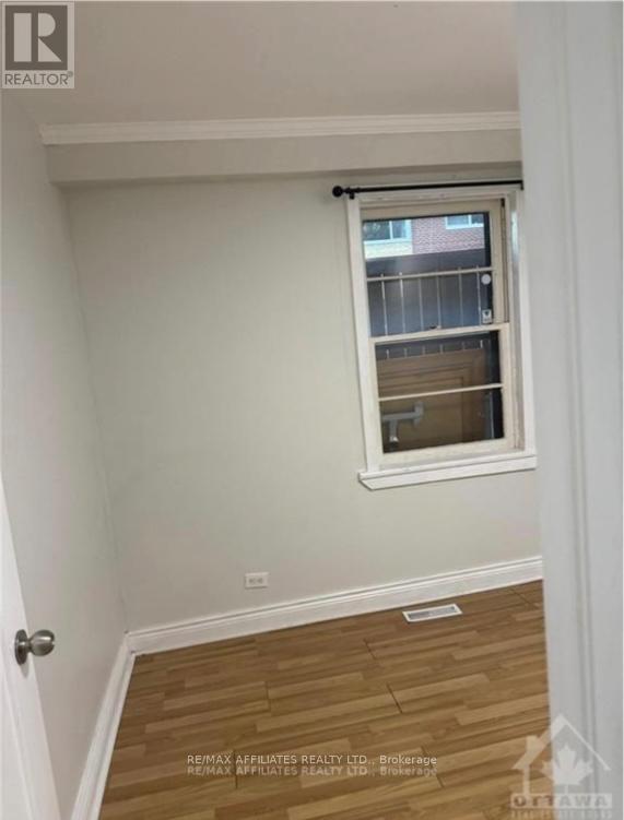 338 Dundas Street, Ottawa, Ontario  K1L 7W7 - Photo 5 - X12035190