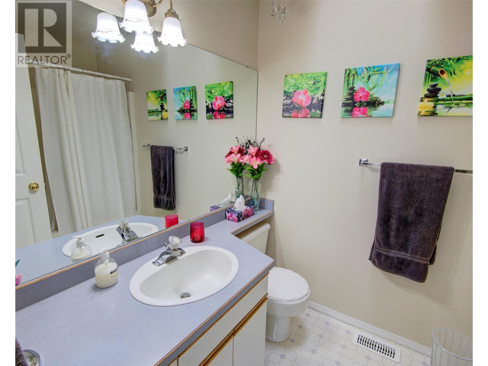 Property at 3009 Heritage Court image 4