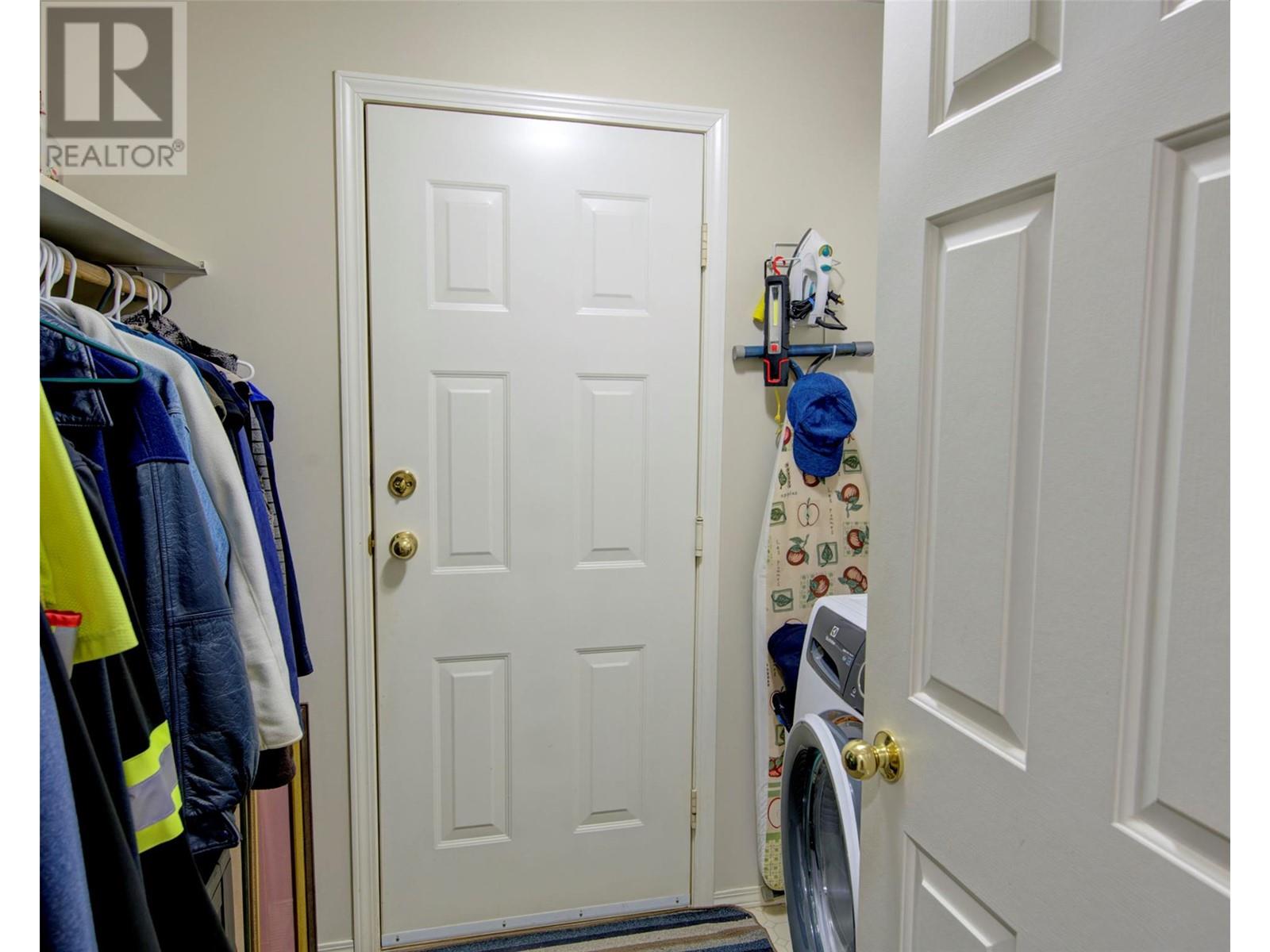 Property at 3009 Heritage Court image 5