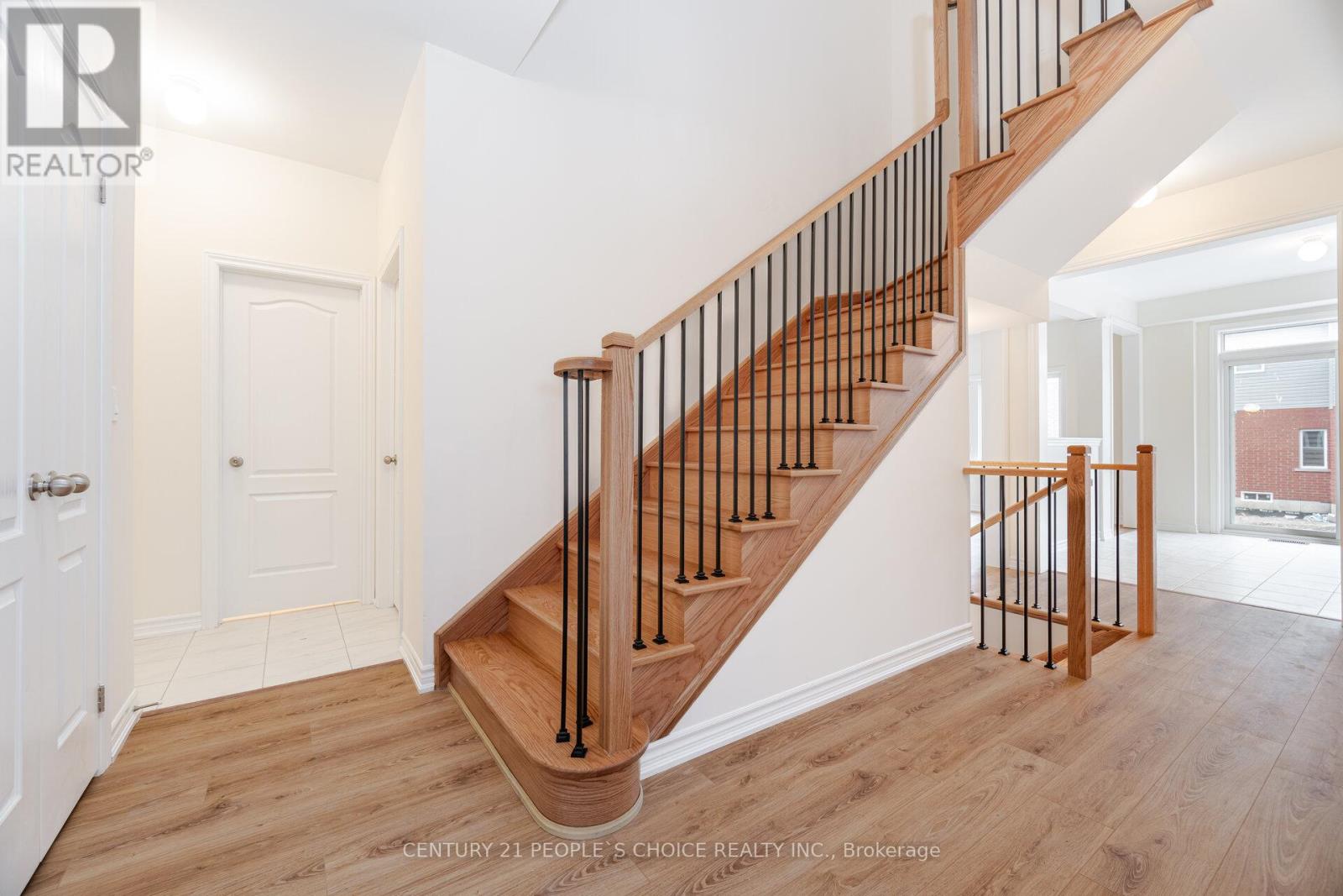 6 Grieve Avenue, Georgina, Ontario  L0E 1R0 - Photo 18 - N12035119