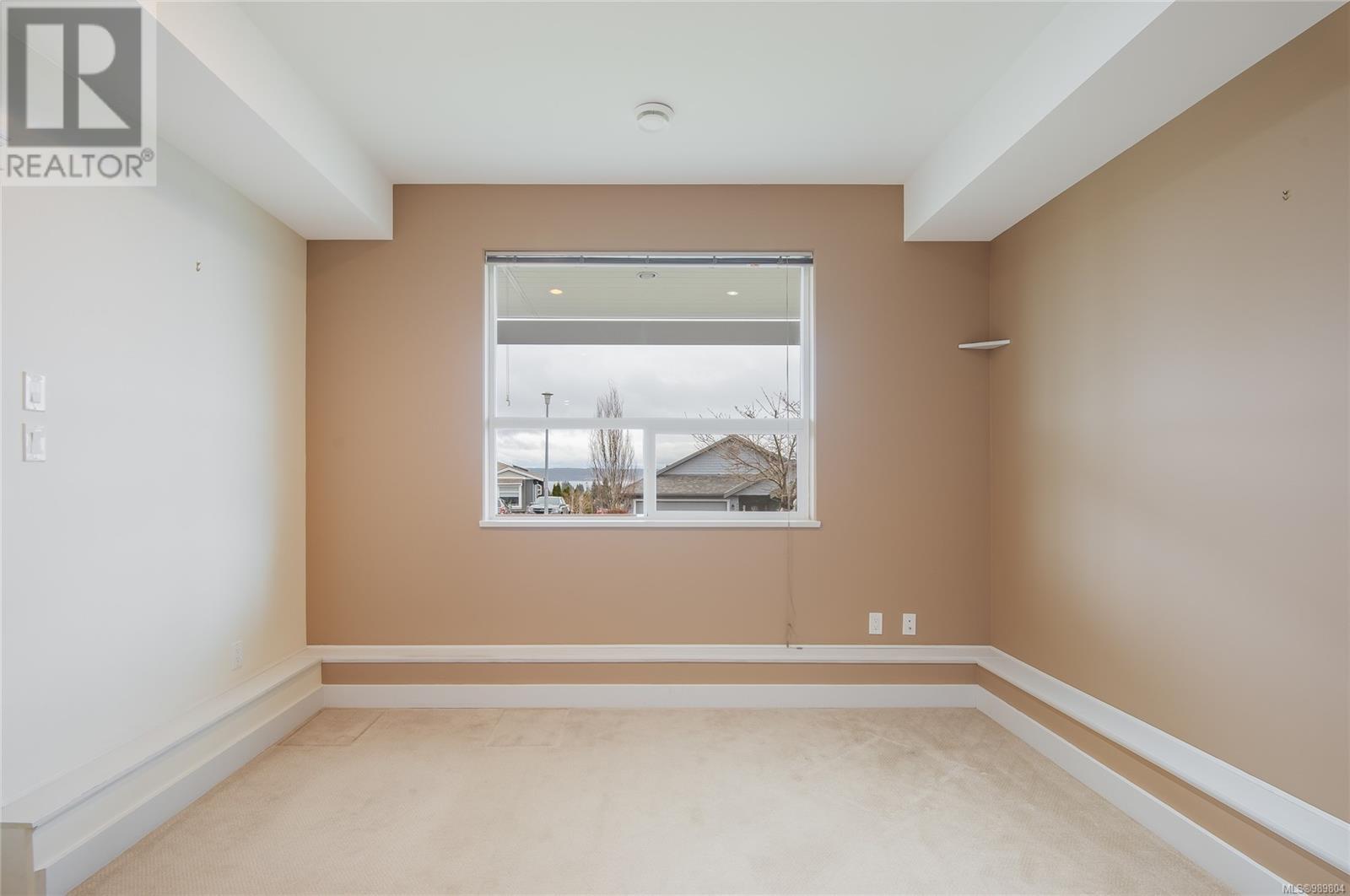 Property at 635 Mariner Dr image 3