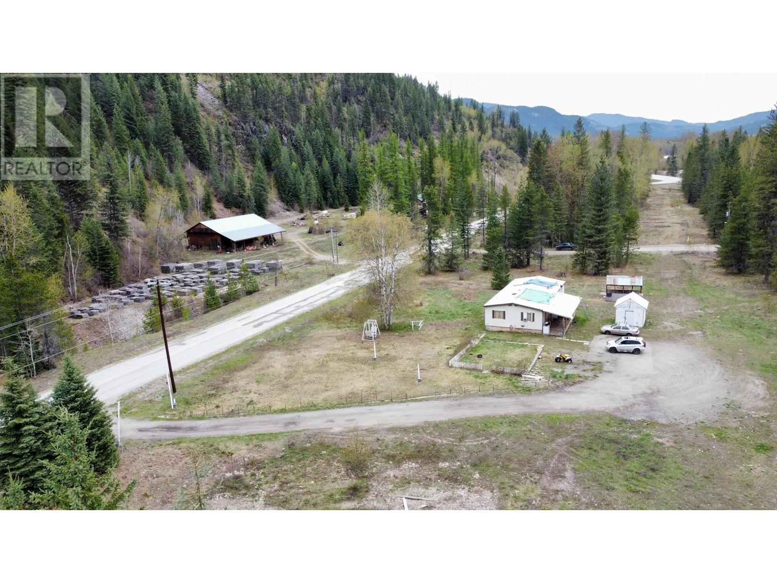 1978 Airport Road, Salmo, British Columbia  V0G 1Z0 - Photo 5 - 10339969