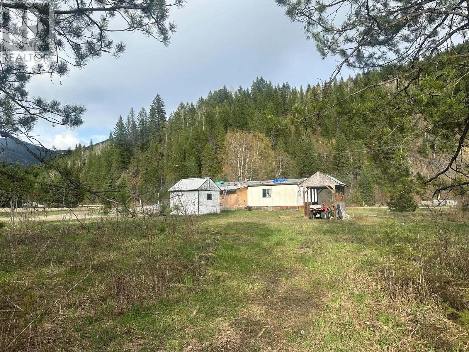 1978 Airport Road, Salmo, British Columbia  V0G 1Z0 - Photo 9 - 10339969