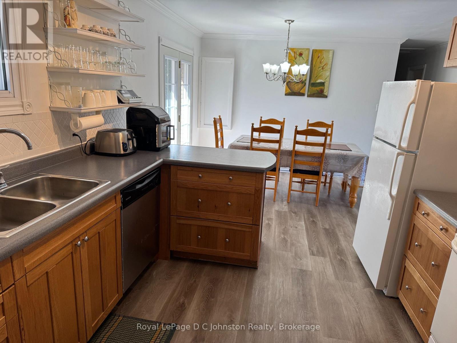 Property at 341 PALMERSTON STREET image 3