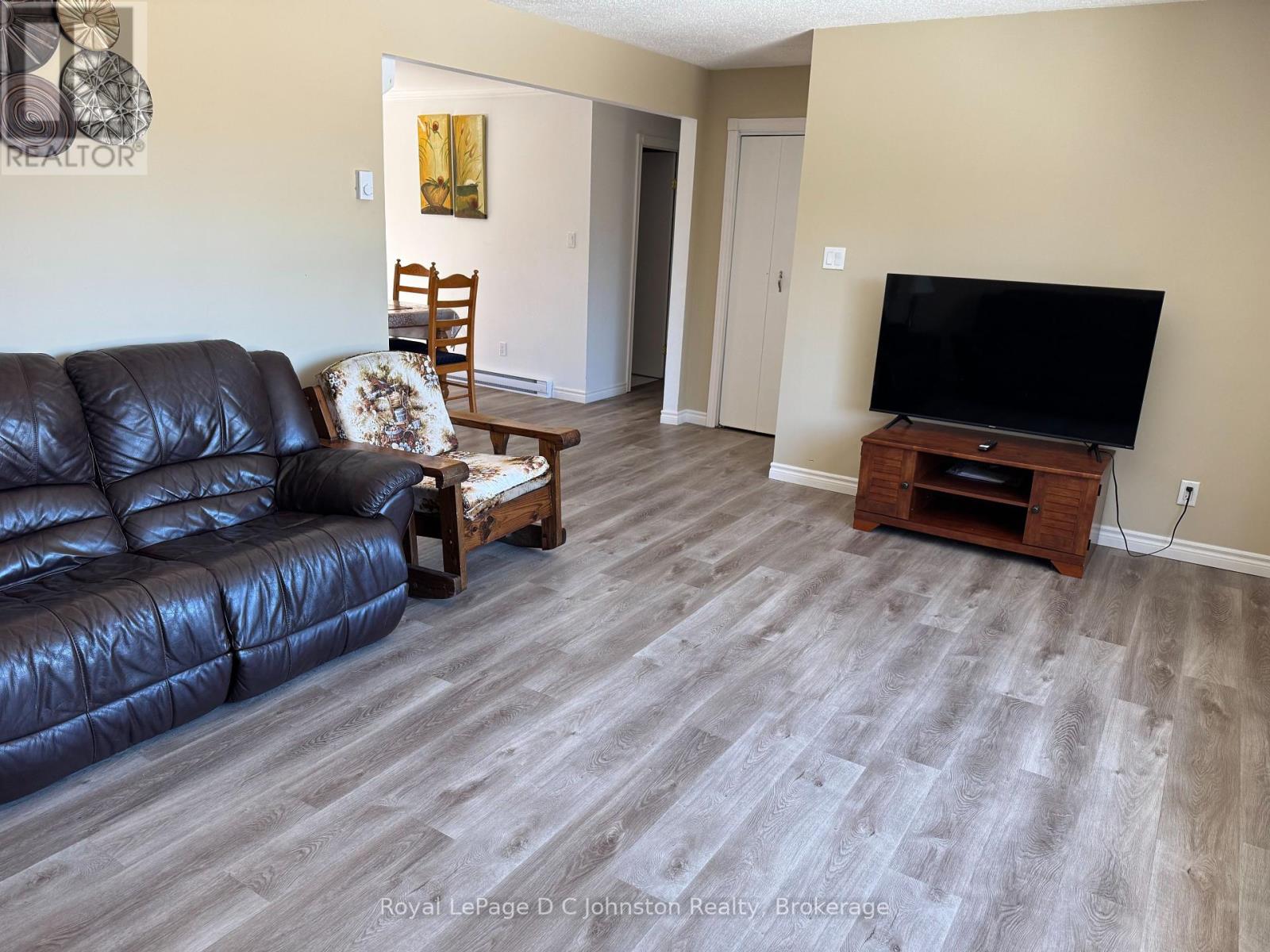 341 Palmerston Street, Saugeen Shores, Ontario  N0H 2L0 - Photo 9 - X12035303