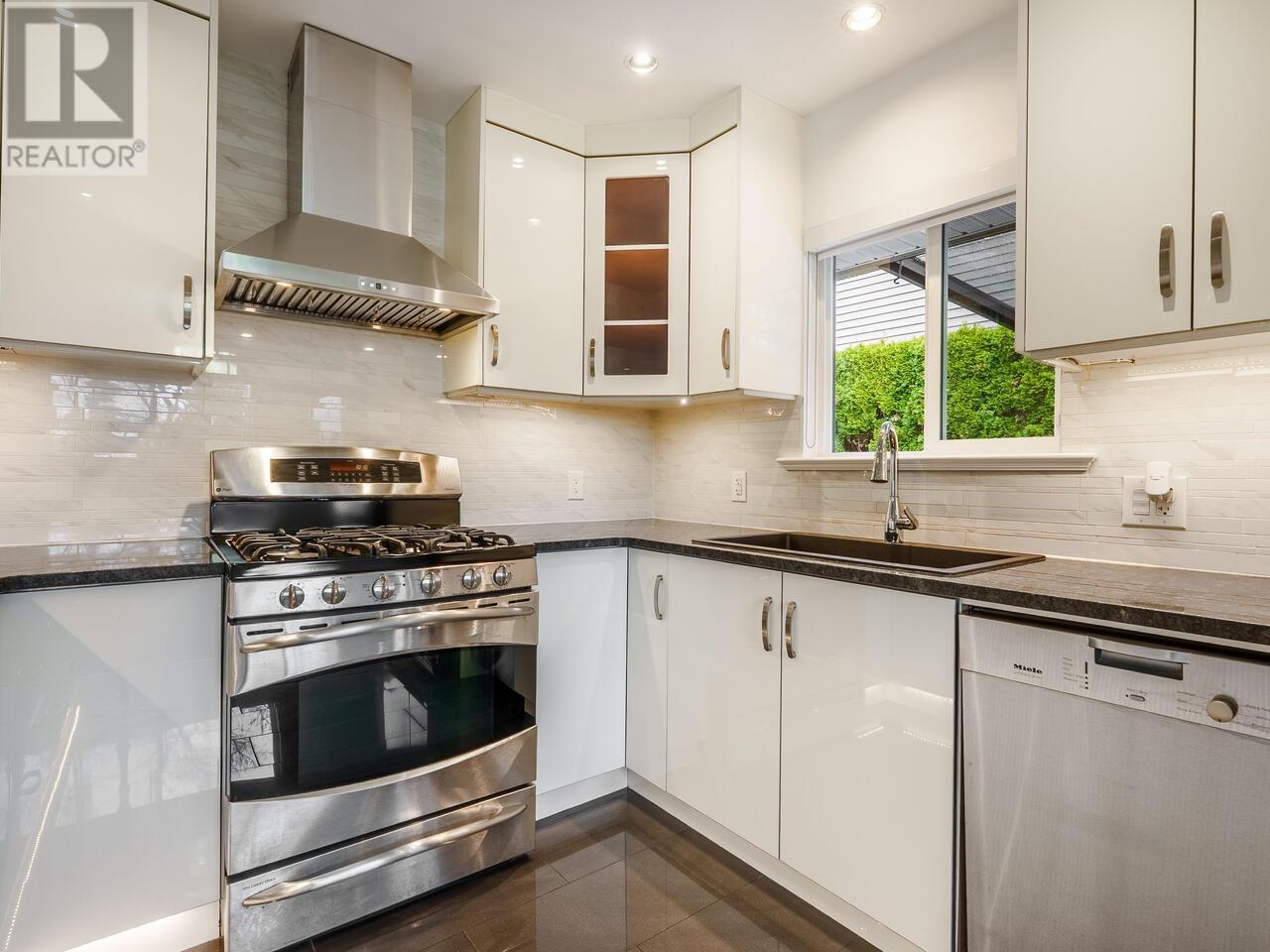 267 Chester Court, Coquitlam, British Columbia  V3K 5C2 - Photo 15 - R2978488