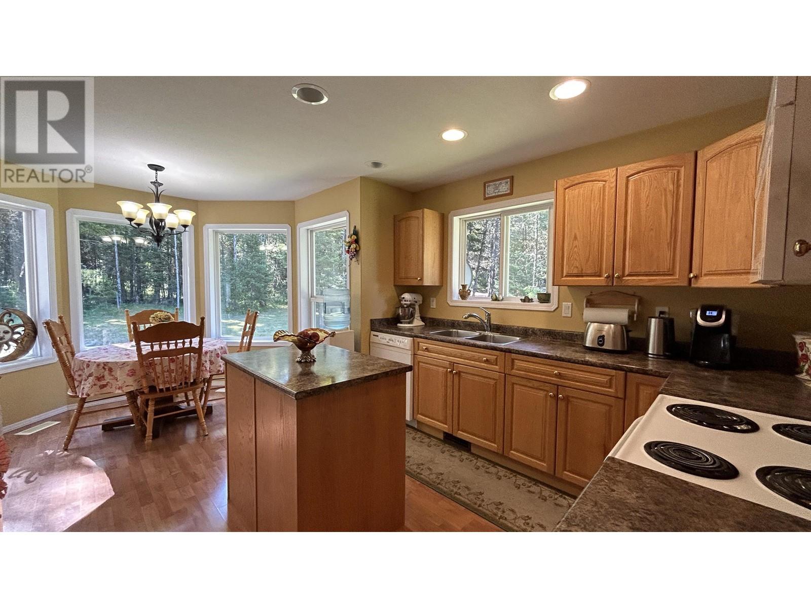4775 Moneeyaw Road, 108 Mile Ranch, British Columbia  V0K 2Z0 - Photo 11 - R2980788