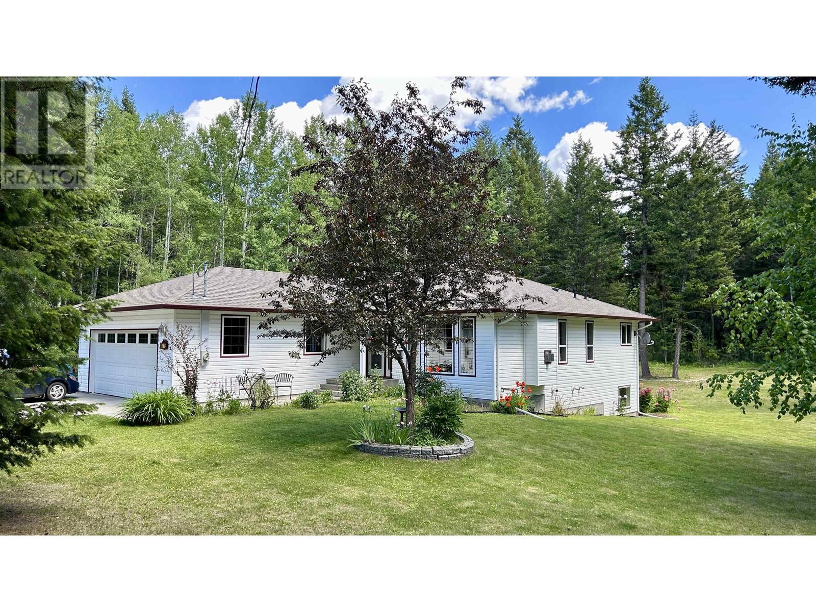 4775 Moneeyaw Road, 108 Mile Ranch, British Columbia  V0K 2Z0 - Photo 7 - R2980788