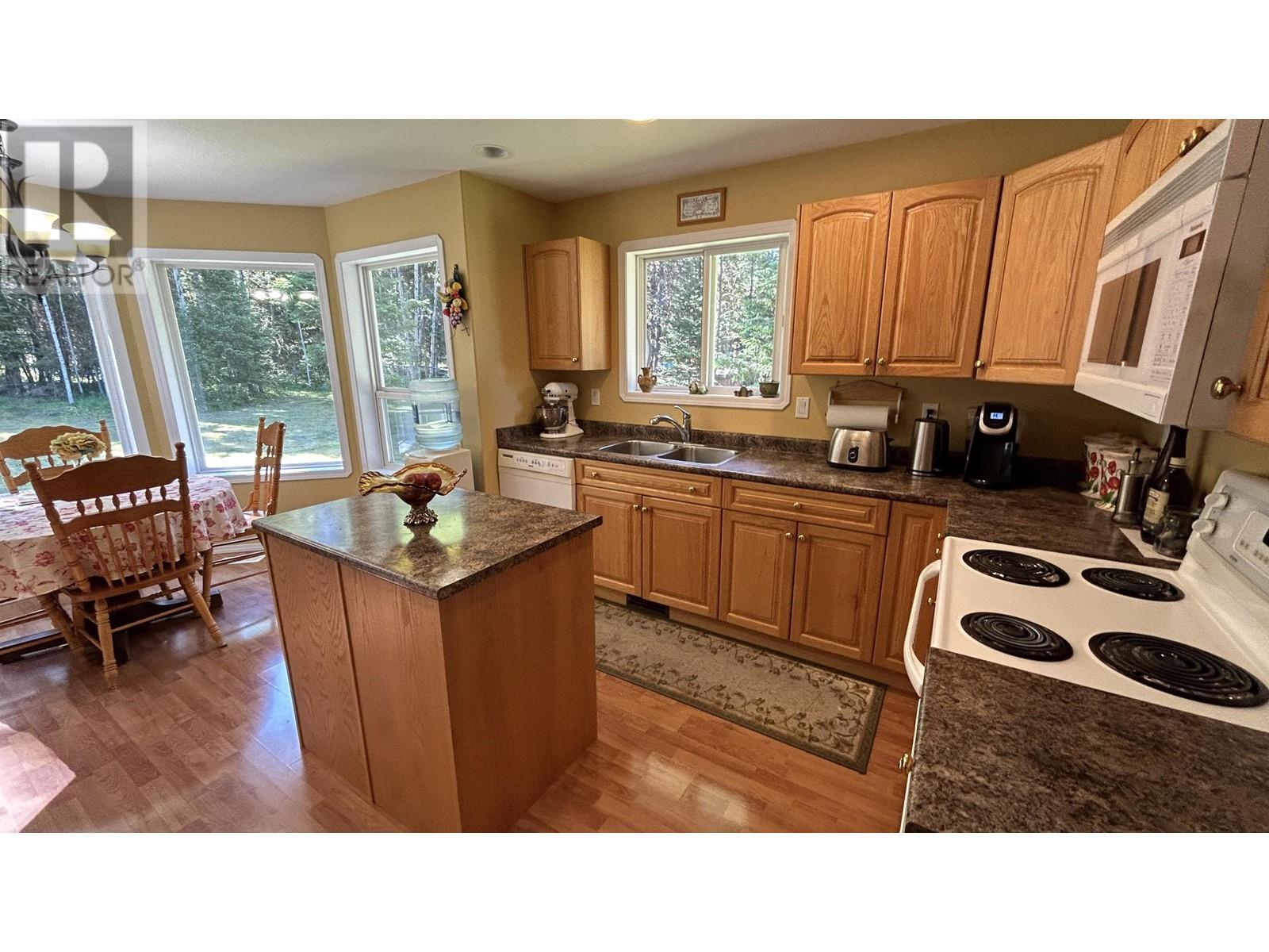 4775 Moneeyaw Road, 108 Mile Ranch, British Columbia  V0K 2Z0 - Photo 8 - R2980788