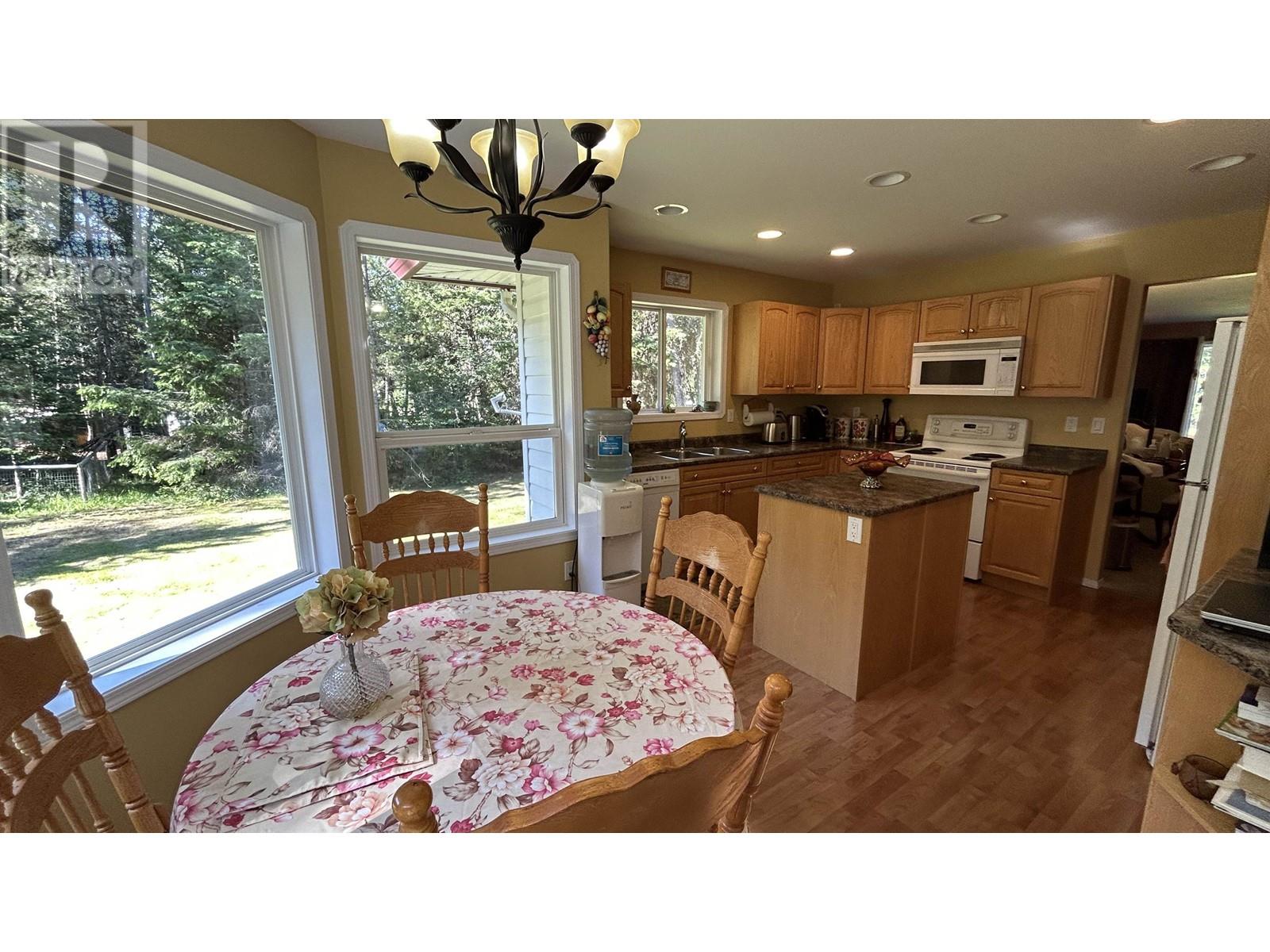4775 Moneeyaw Road, 108 Mile Ranch, British Columbia  V0K 2Z0 - Photo 9 - R2980788