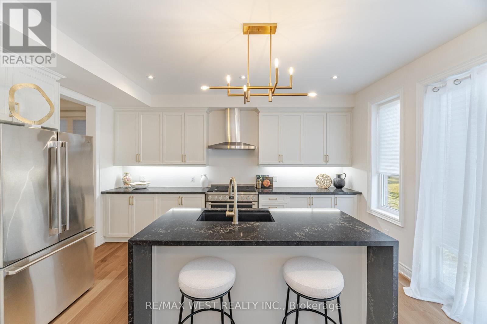 14 Kenneth Rogers Crescent, East Gwillimbury, Ontario  L9N 0S2 - Photo 10 - N12035233