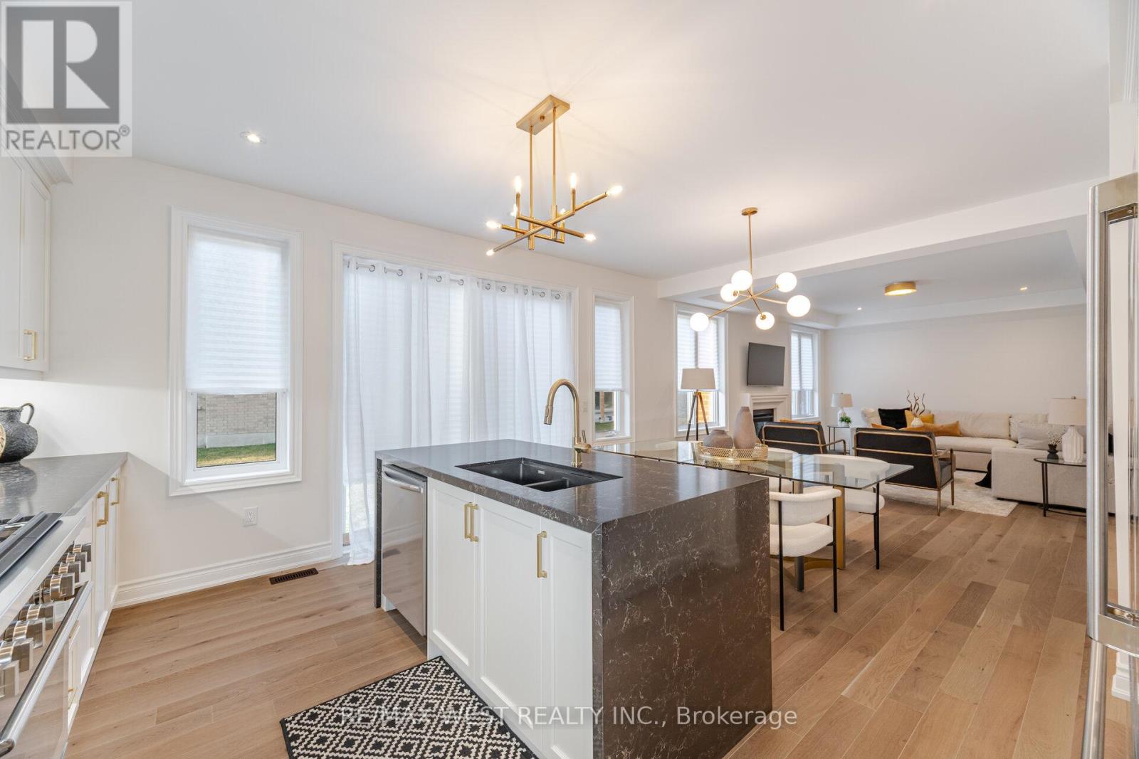 14 Kenneth Rogers Crescent, East Gwillimbury, Ontario  L9N 0S2 - Photo 11 - N12035233