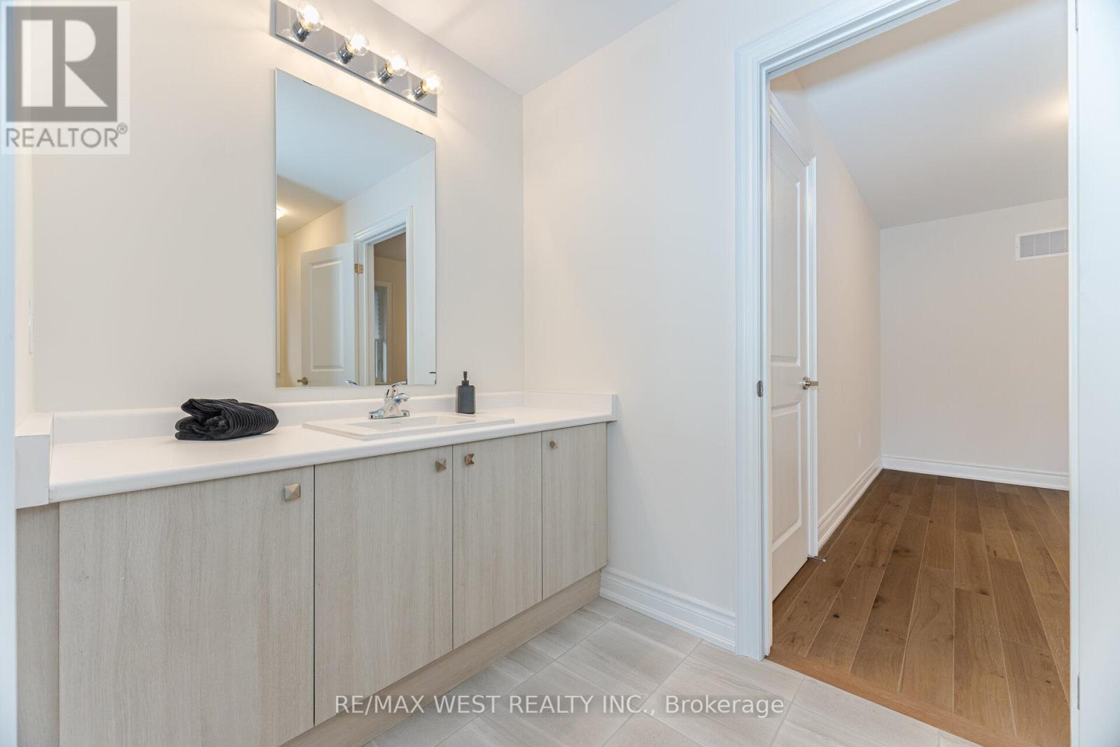 14 Kenneth Rogers Crescent, East Gwillimbury, Ontario  L9N 0S2 - Photo 34 - N12035233