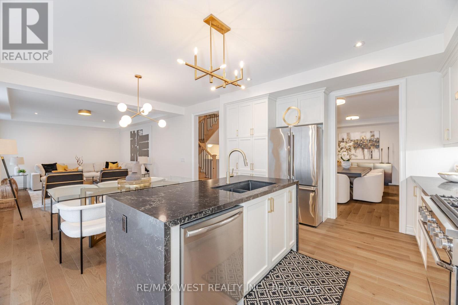 14 Kenneth Rogers Crescent, East Gwillimbury, Ontario  L9N 0S2 - Photo 9 - N12035233