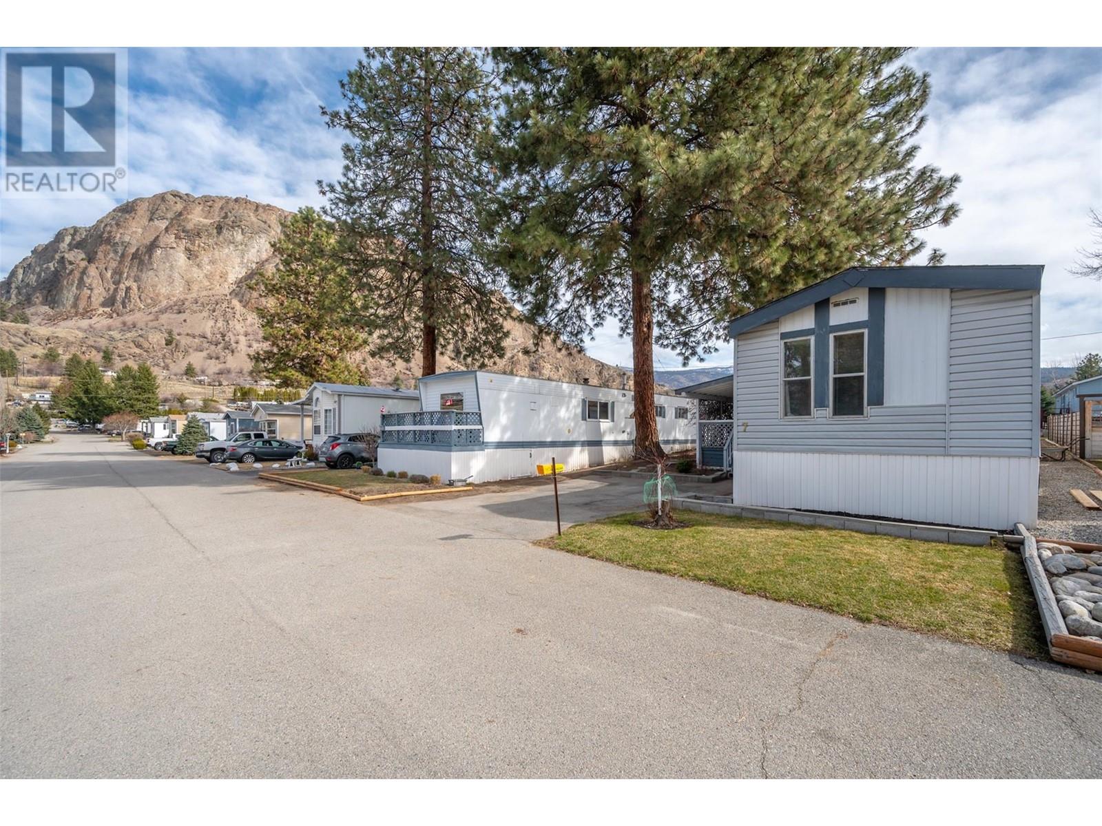 Property at 4505 McLean Creek Road Unit# E7 image 2