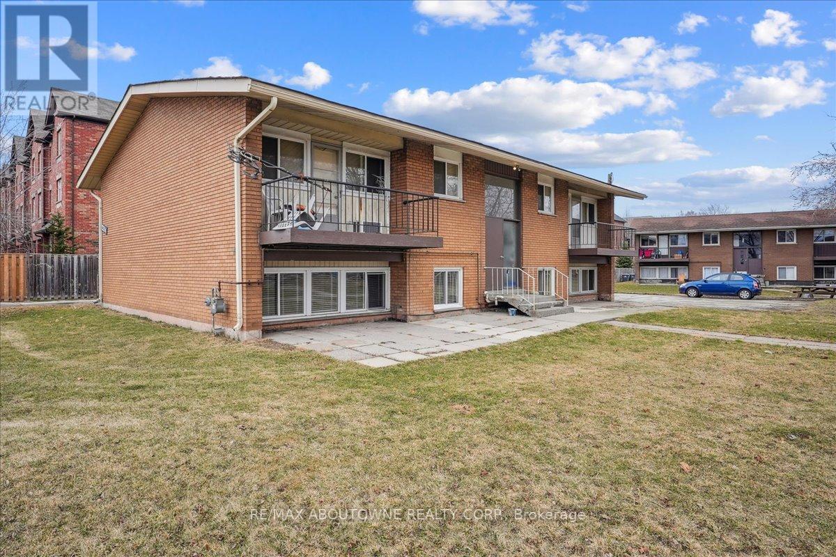 2 - 2354 Queensway Drive, Burlington, Ontario  L7R 3T3 - Photo 1 - W12035256