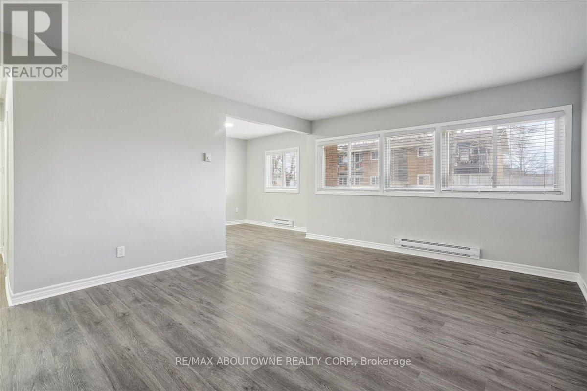 2 - 2354 Queensway Drive, Burlington, Ontario  L7R 3T3 - Photo 10 - W12035256