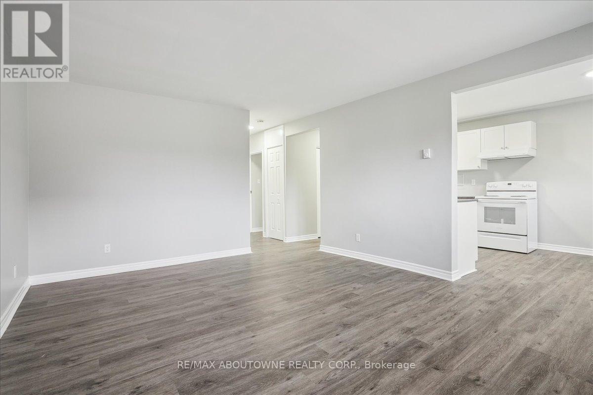 2 - 2354 Queensway Drive, Burlington, Ontario  L7R 3T3 - Photo 11 - W12035256