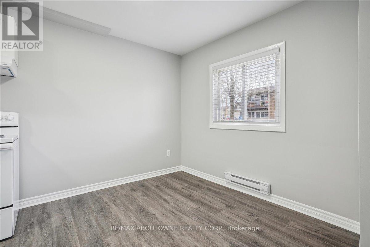 2 - 2354 Queensway Drive, Burlington, Ontario  L7R 3T3 - Photo 13 - W12035256