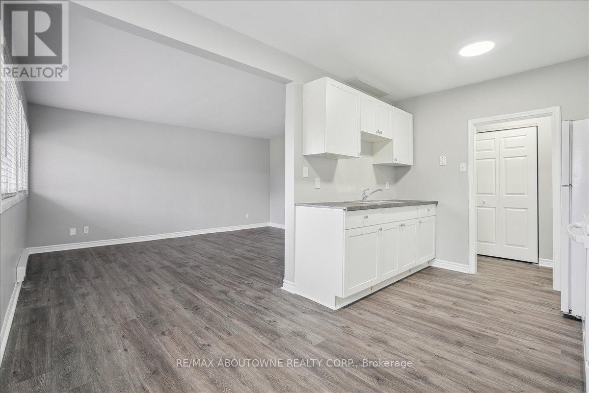 2 - 2354 Queensway Drive, Burlington, Ontario  L7R 3T3 - Photo 15 - W12035256