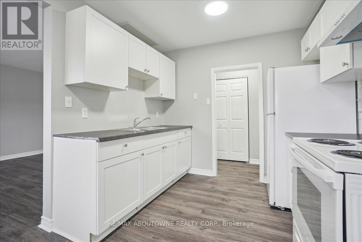 2 - 2354 Queensway Drive, Burlington, Ontario  L7R 3T3 - Photo 16 - W12035256